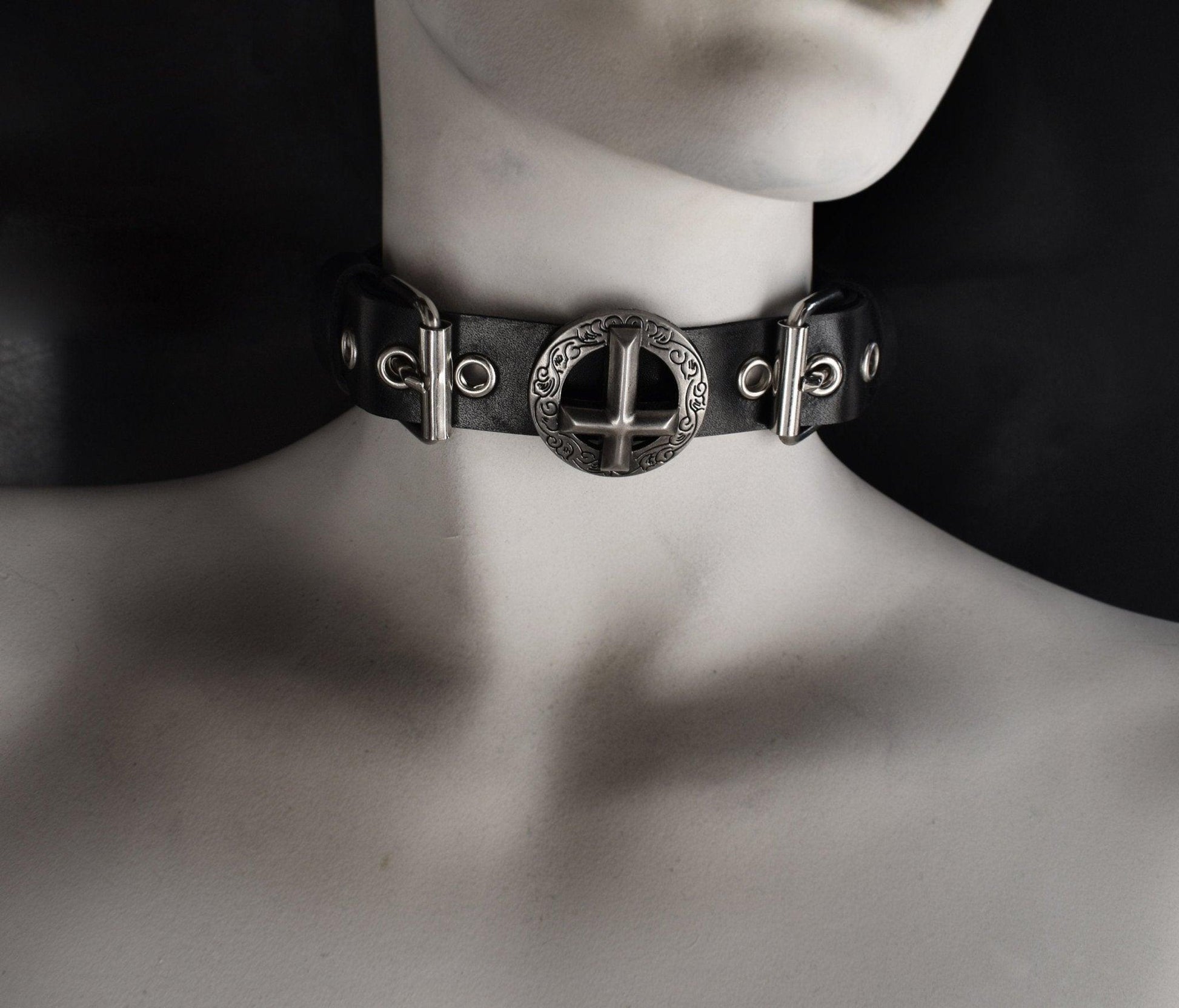 Inverted crucifix choker ※ Upside down cross ※ Scalloped Concho cross ※ buckle leather choker ※ Antichrist necklace - Finedaytodie