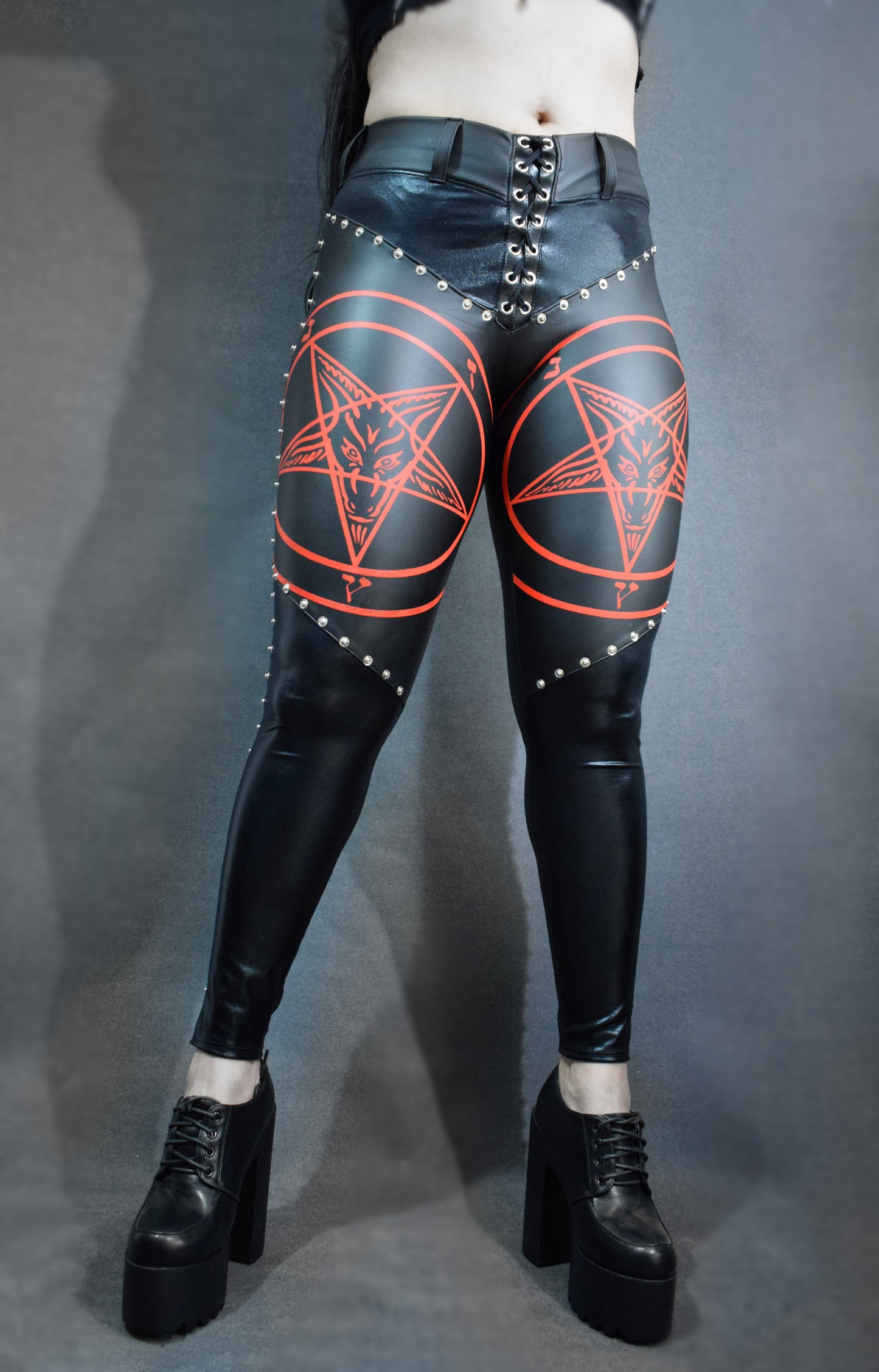 legging with red pentagram