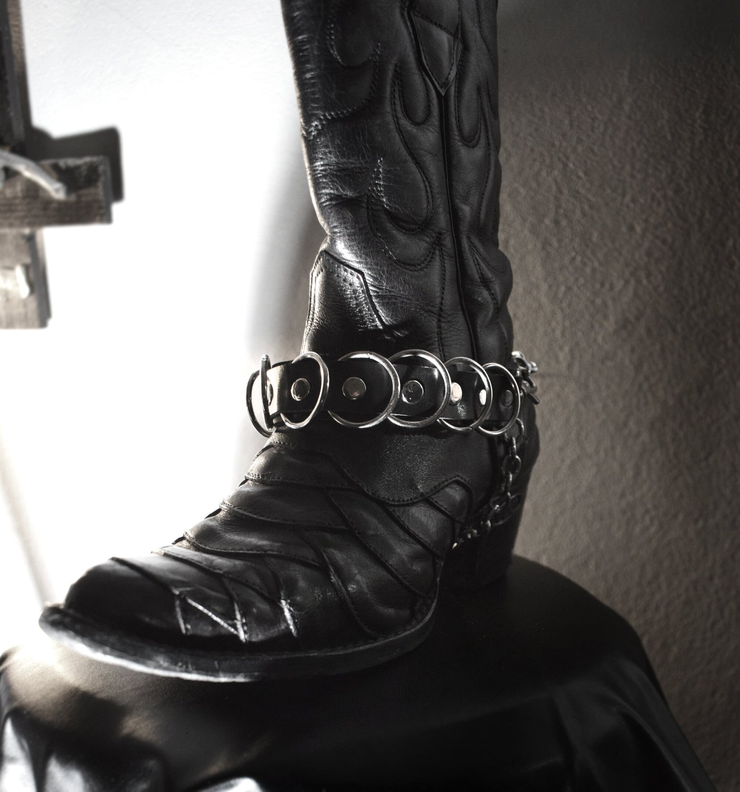 Handmade O-ring Faux leather strap boot ⇹ Vegan leather rings harness ⇹ chain rings strap boots