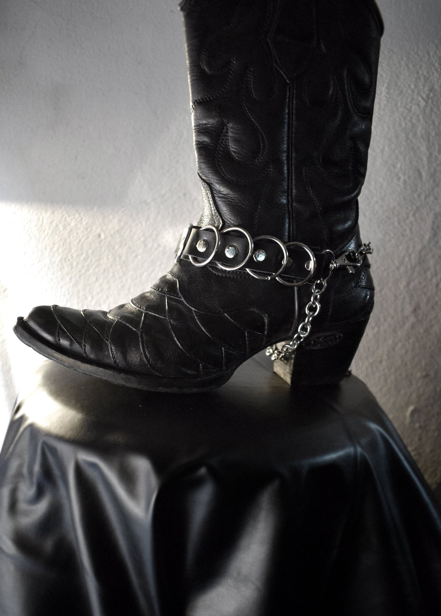 Handmade O-ring Faux leather strap boot ⇹ Vegan leather rings harness ⇹ chain rings strap boots